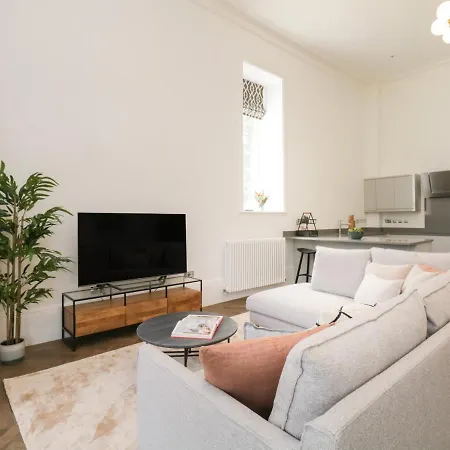 The Margaret Stone Cross Mansion ウルバーストン