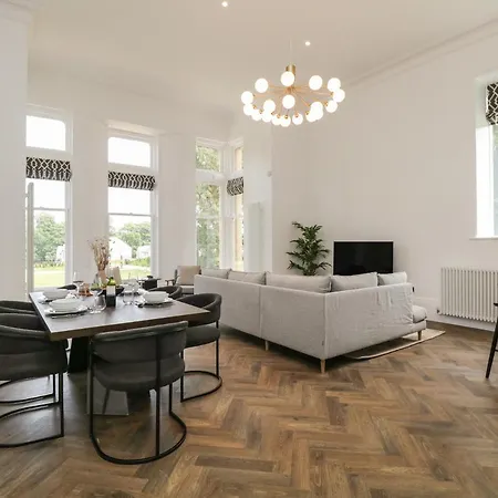 The Margaret Stone Cross Mansion アパート ウルバーストン