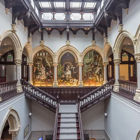 The Margaret Stone Cross Mansion ウルバーストン